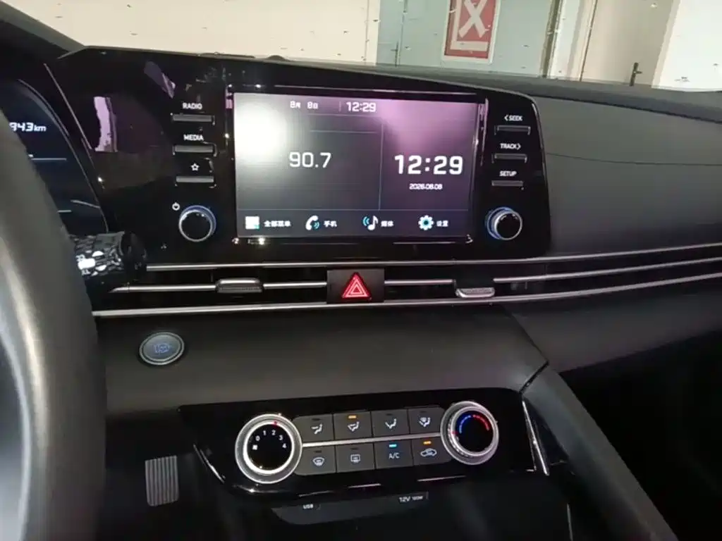 Hyundai Elantra 2021 — фото 13