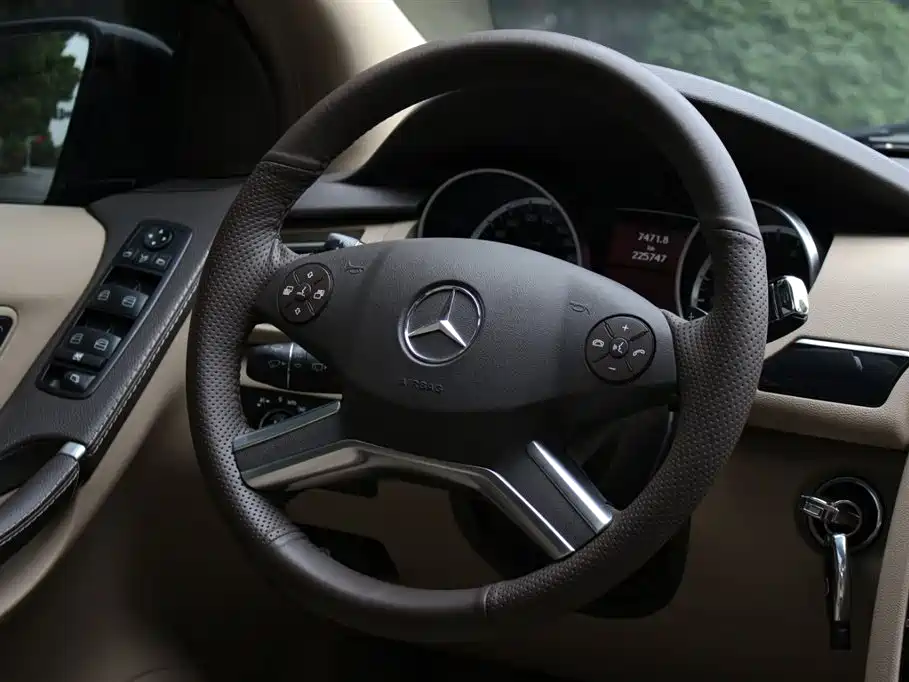 Mercedes-Benz R-Class 2016 — фото 13
