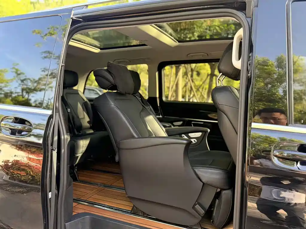 Mercedes-Benz V-Class 2020 — фото 11