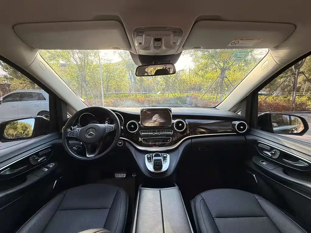 Mercedes-Benz V-Class 2020 — фото 19