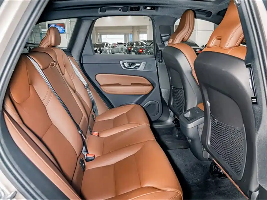 Volvo XC60 2025 — фото 21