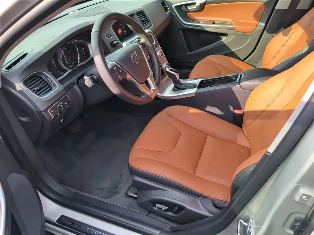 Volvo S60 2017 — фото 15