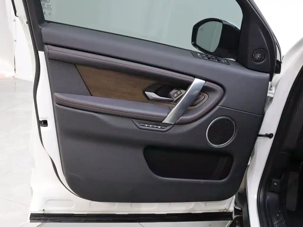 Land Rover Discovery Sport 2023 — фото 10