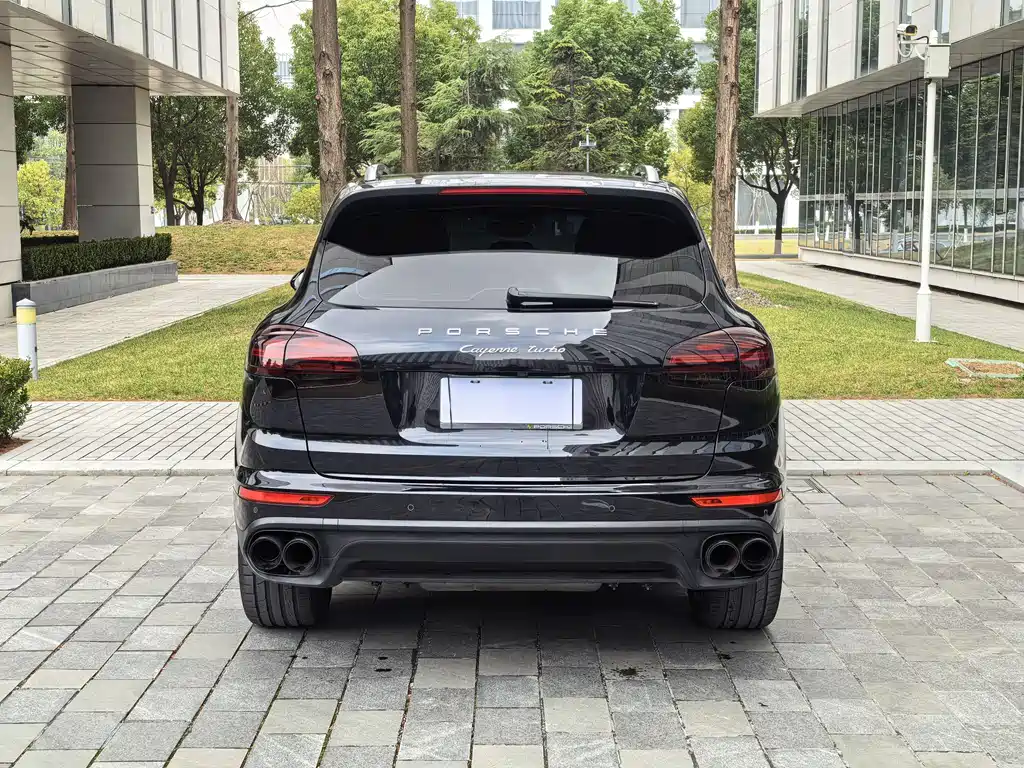 Porsche Cayenne 2017 — фото 47