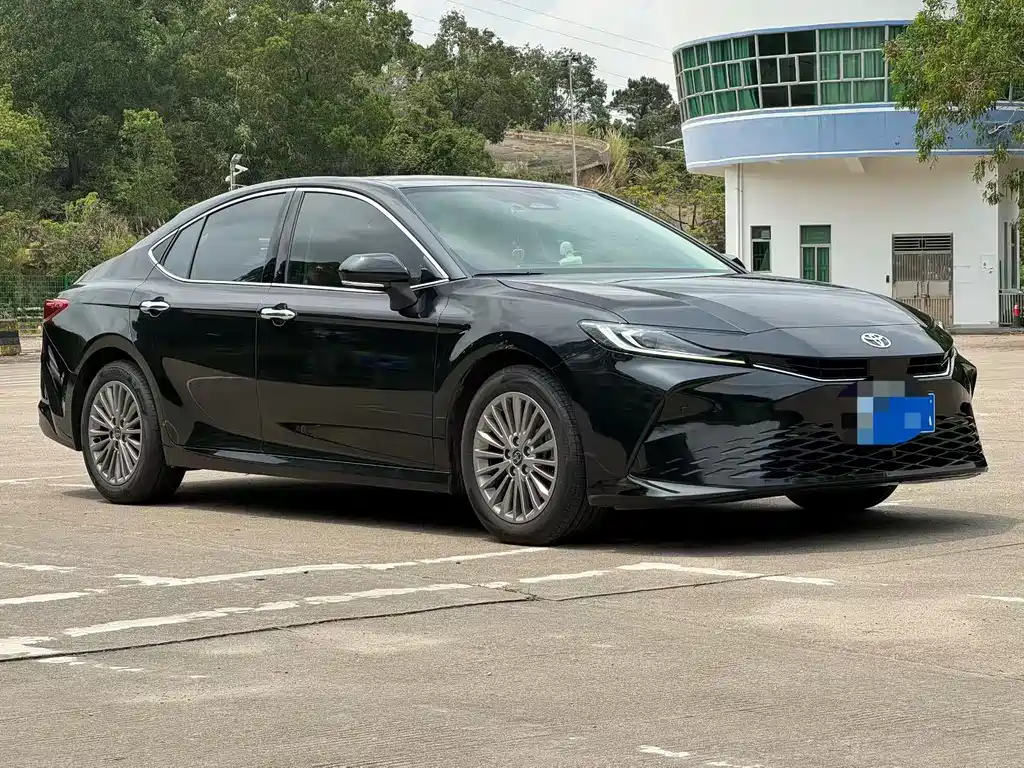 Toyota Camry 2024 — фото 3