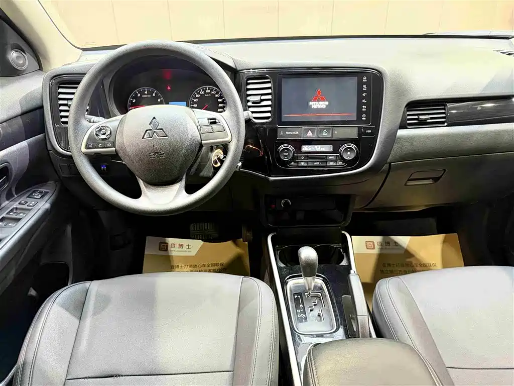 Mitsubishi Outlander 2022 — фото 8
