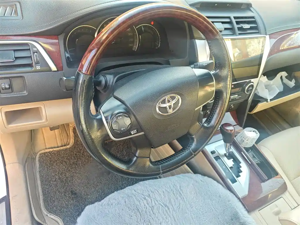 Toyota Camry 2014 — фото 3