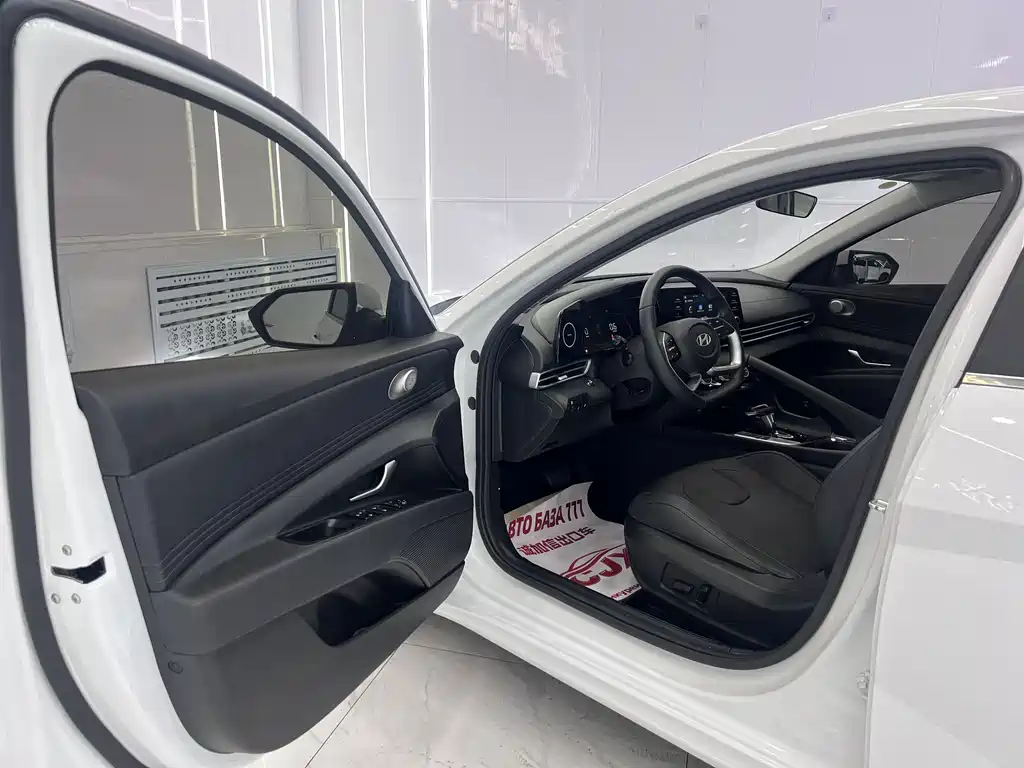 Hyundai Elantra 2023