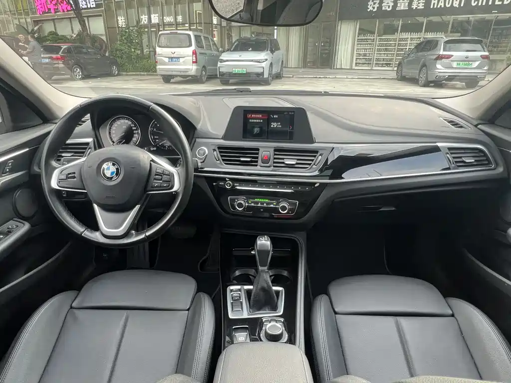 BMW 1 Series 2018 — фото 13