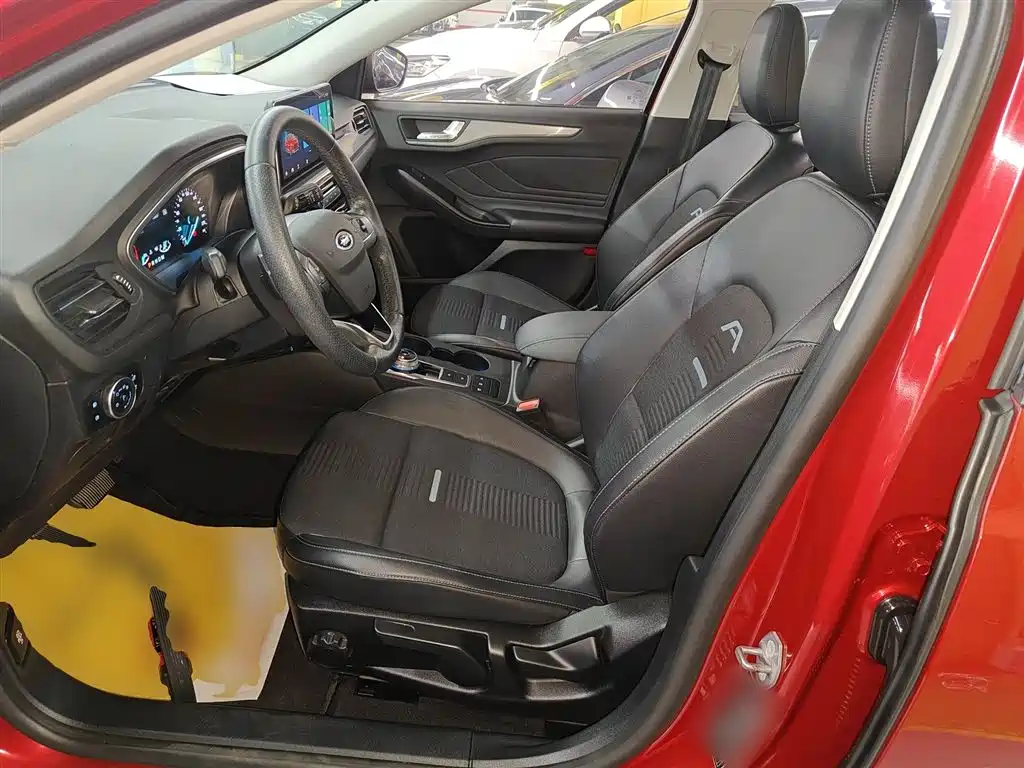 Ford Focus Active 2020 — фото 11