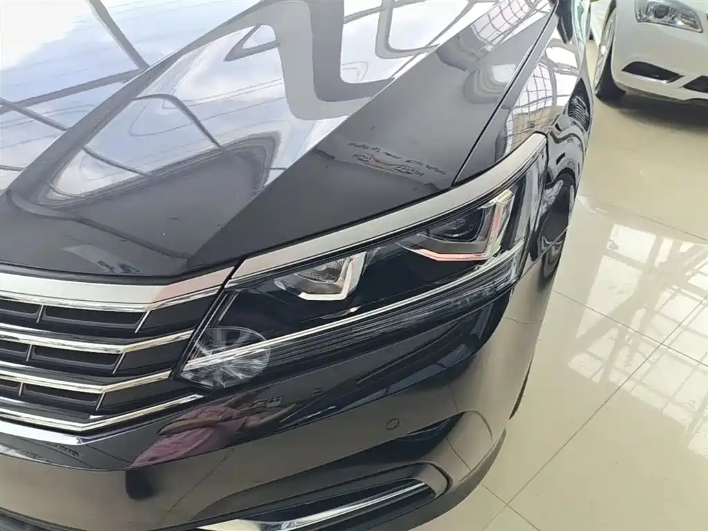Volkswagen Passat 2018 — фото 24