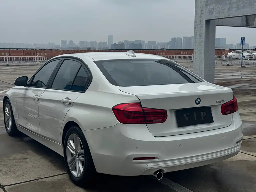BMW 3 Series 2016 — фото 16