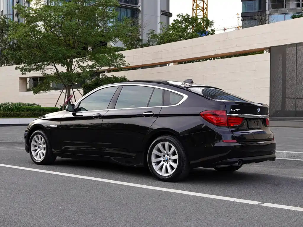 BMW 5 Series GT 2013 — фото 10