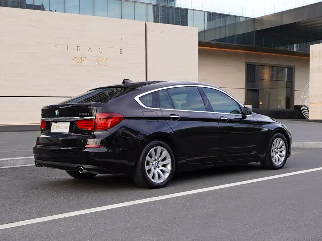 BMW 5 Series GT 2013 — фото 12