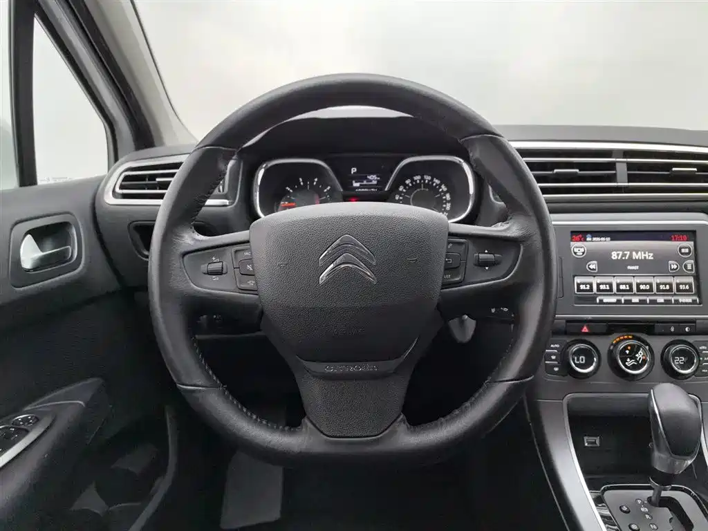 Citroen C4 2017 — фото 11