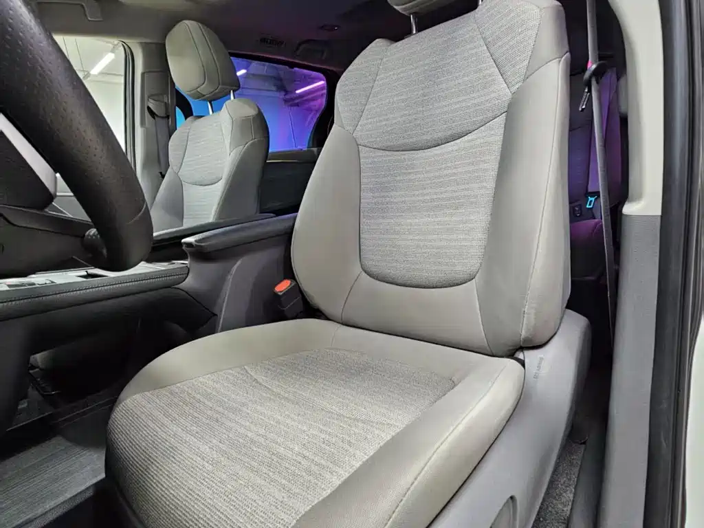 Toyota Sienna 2023 — фото 10