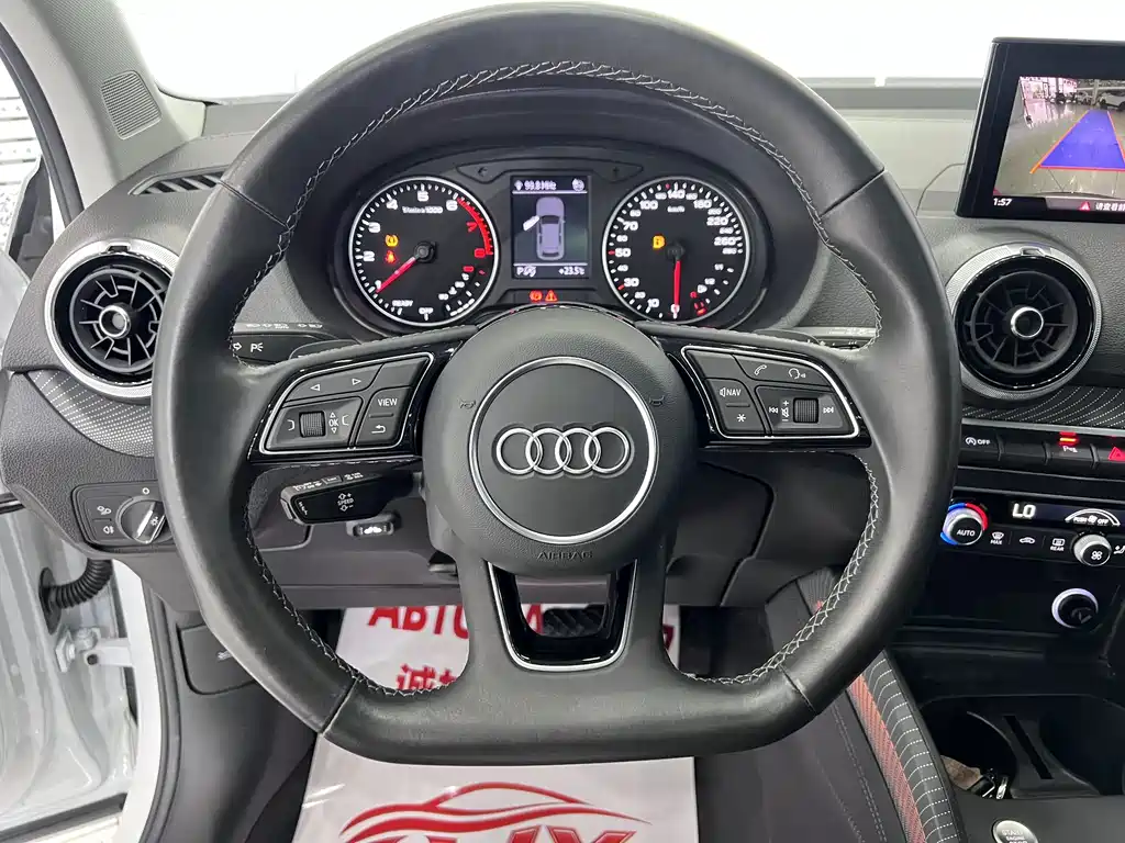 Audi Q2L 2023 — фото 11