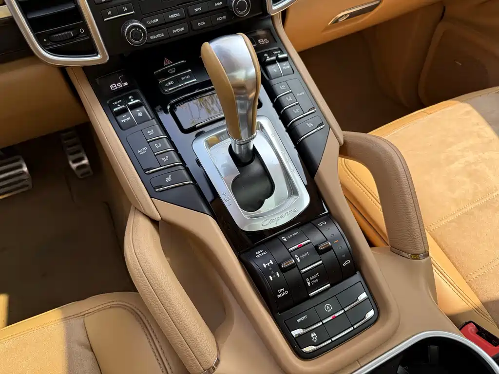 Porsche Cayenne 2016 — фото 17