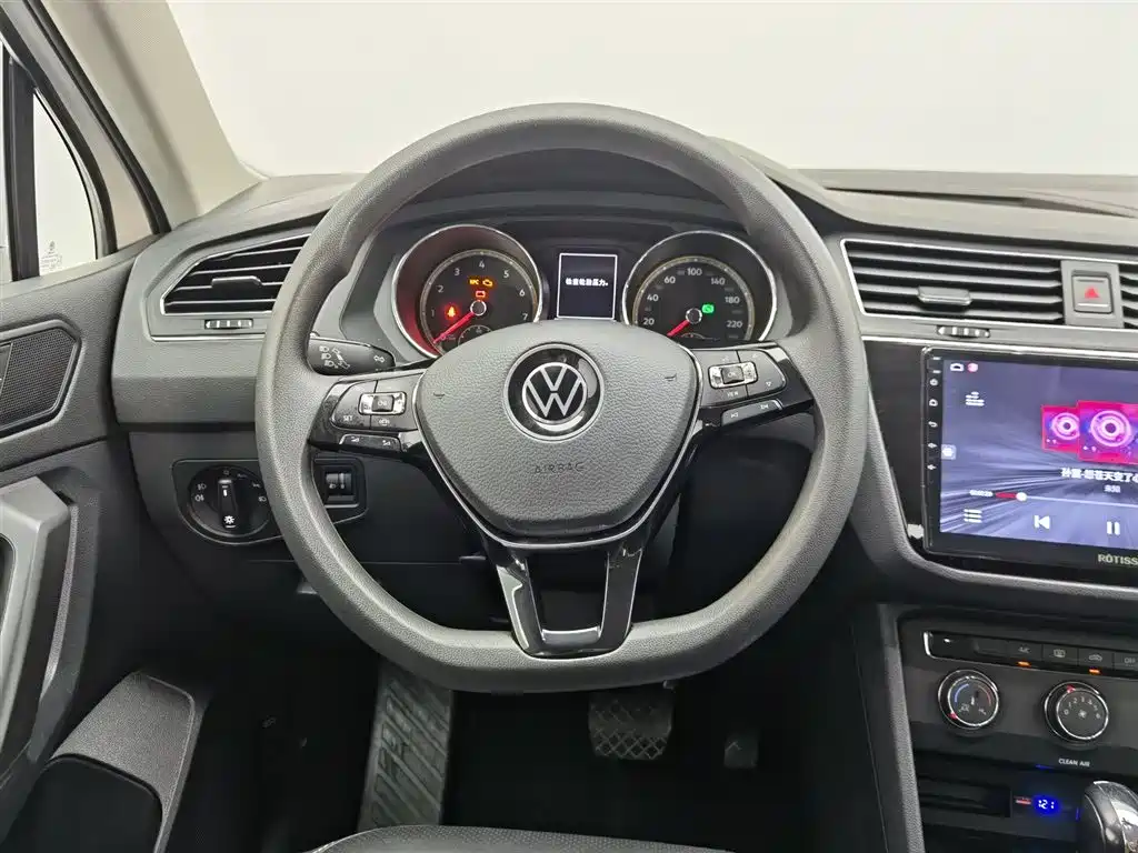 Volkswagen Tiguan L 2021 — фото 11