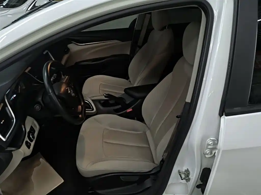 Buick Excelle 2015 — фото 15