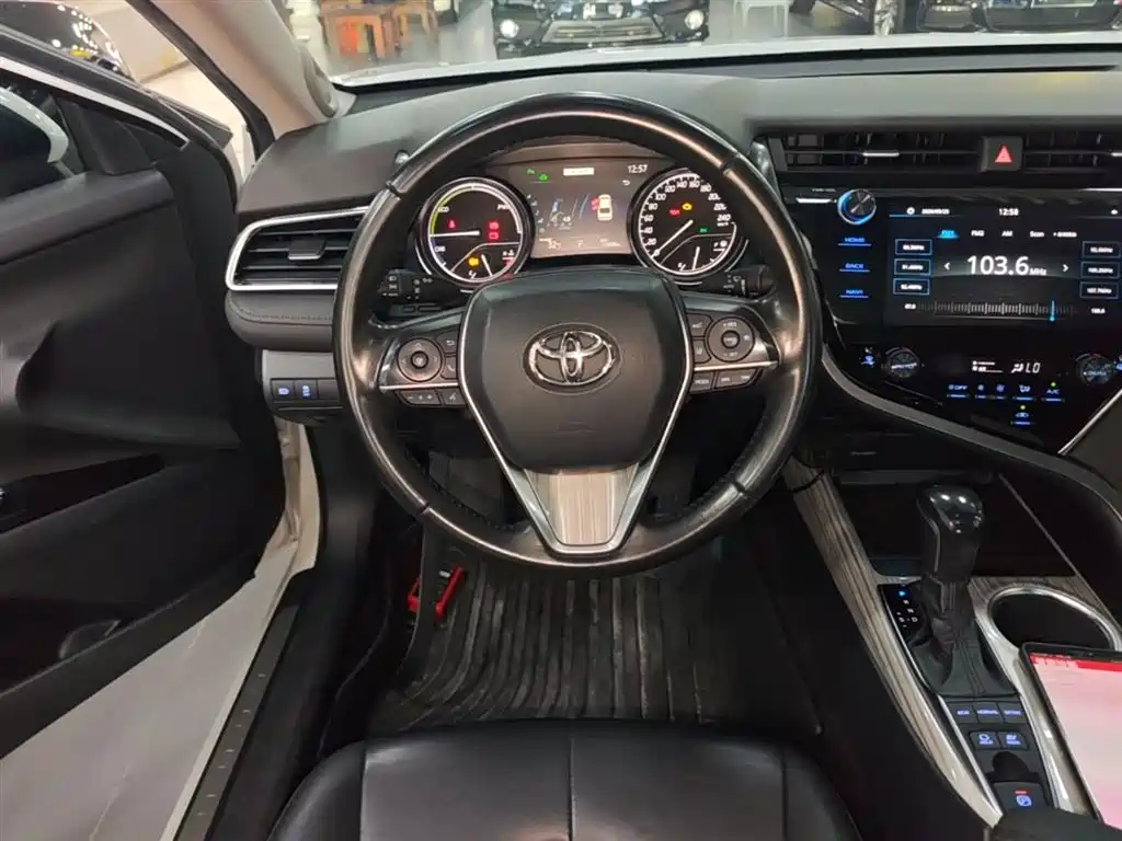 Toyota Camry 2020 — фото 11