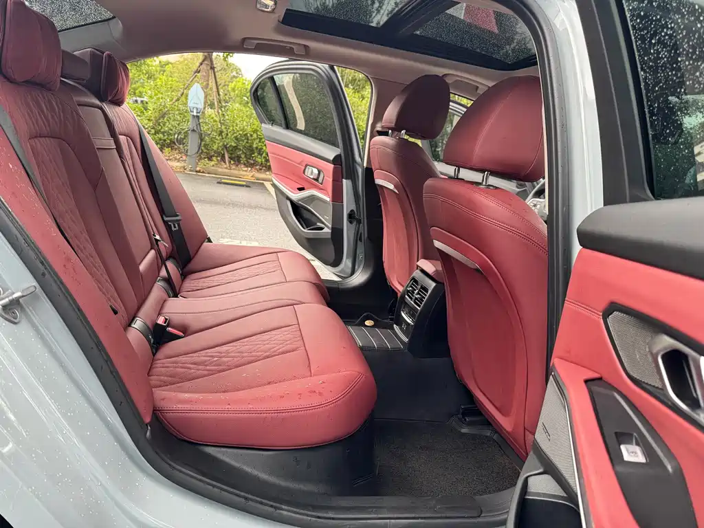 BMW 3 Series 2025 — фото 16