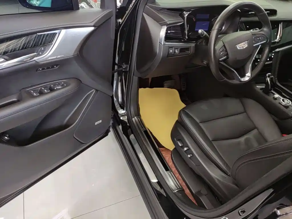 Cadillac XT6 2023 — фото 16