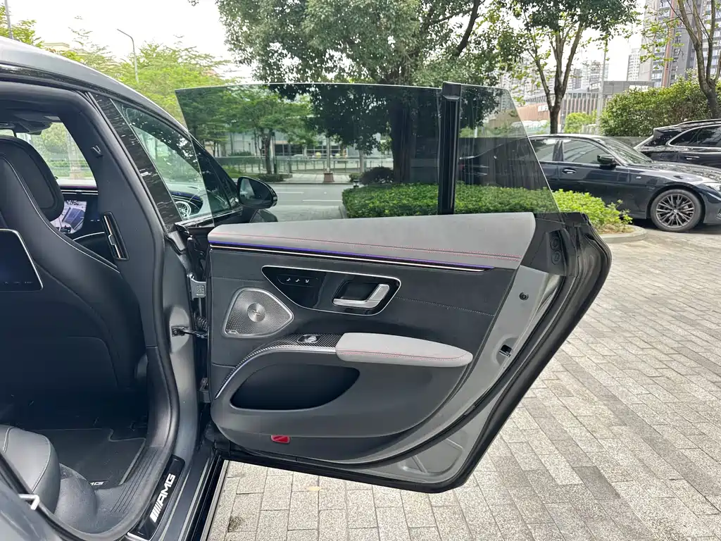Mercedes-Benz EQS AMG 2023 — фото 12