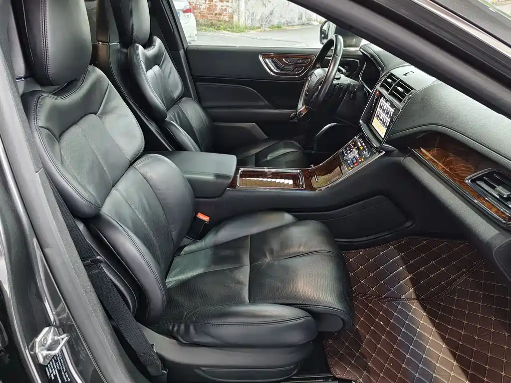 Lincoln Continental 2017 — фото 11