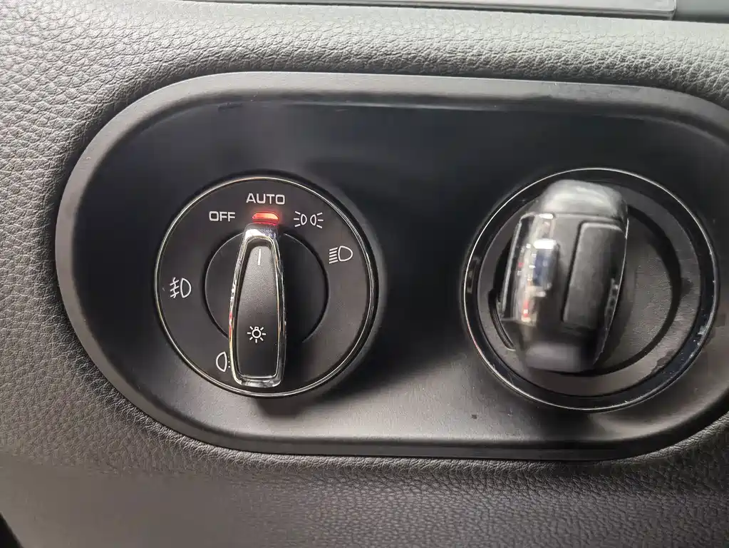 Porsche Macan 2017 — фото 13