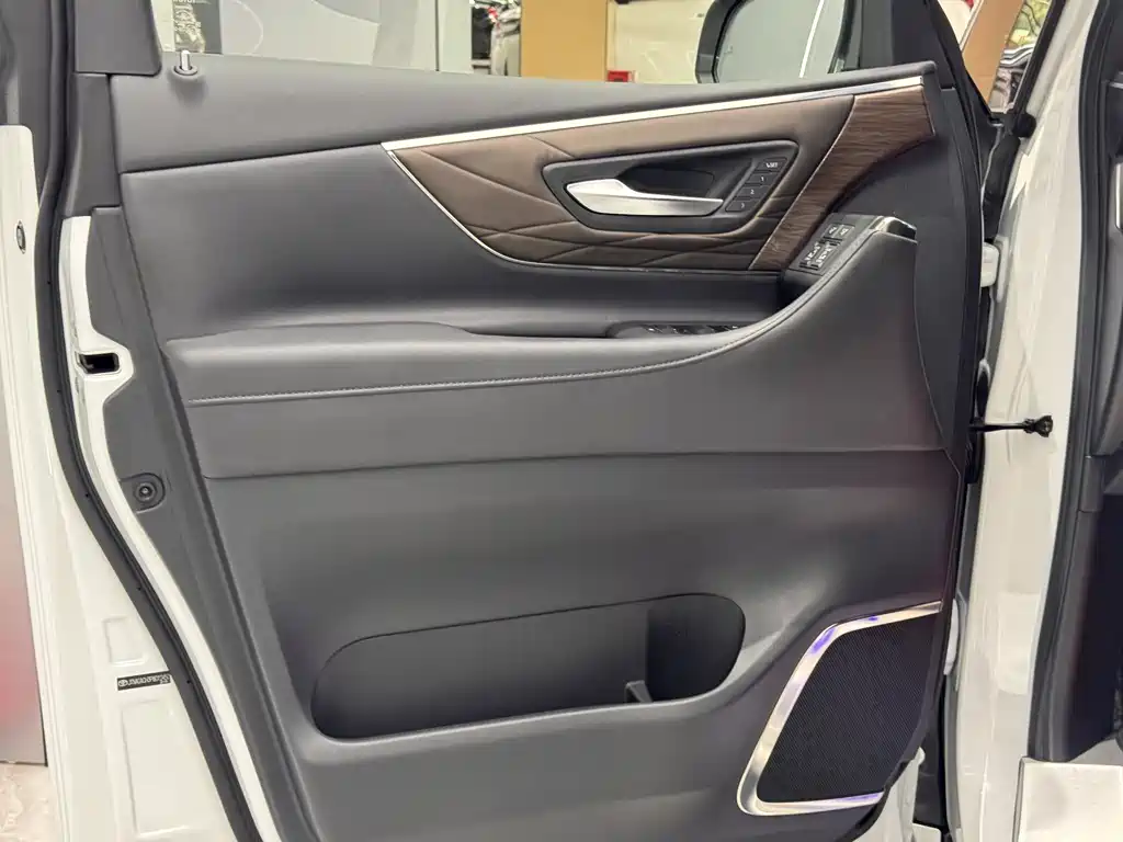 Toyota Vellfire 2024 — фото 12