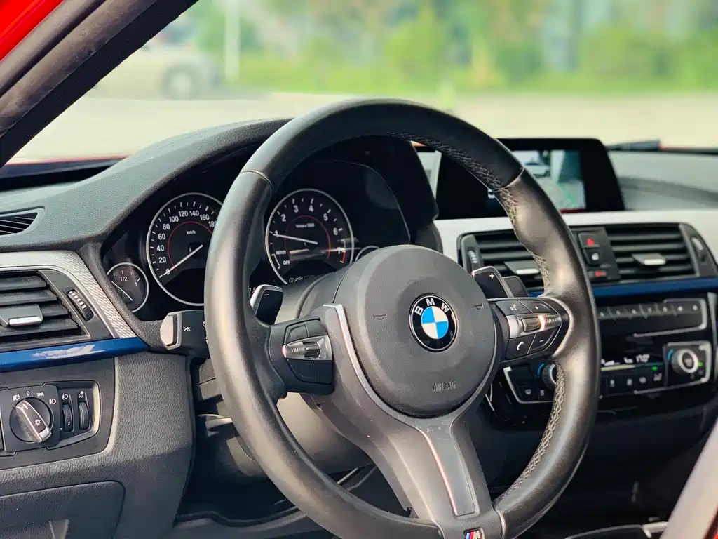 BMW 3 Series 2018 — фото 13