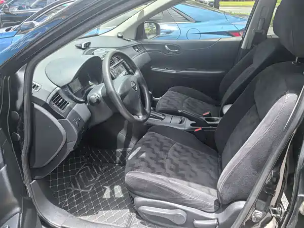 Nissan Tiida 2013