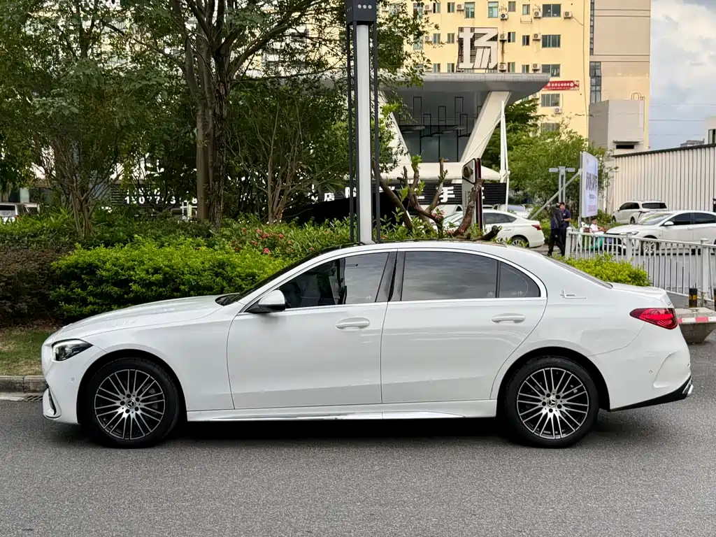 Mercedes-Benz C-Class 2023 — фото 4