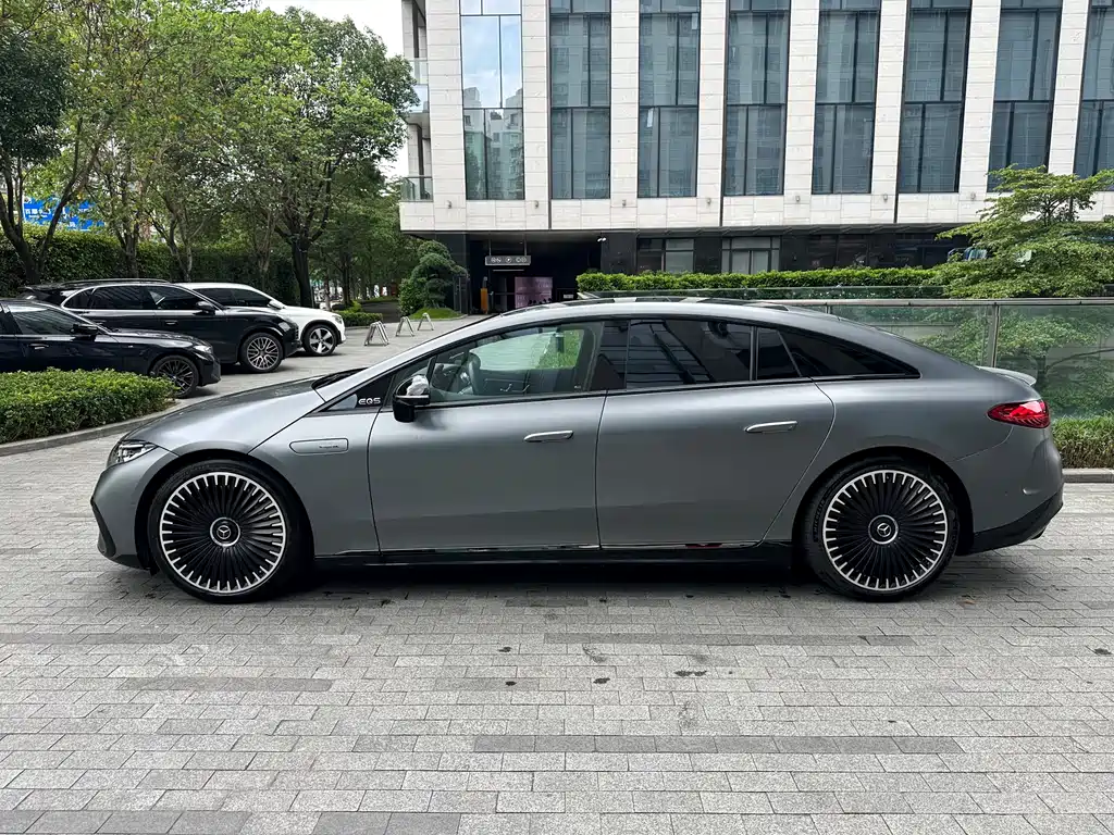 Mercedes-Benz EQS AMG 2023 — фото 8