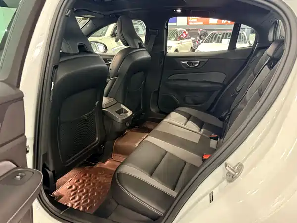 Volvo S60 2024
