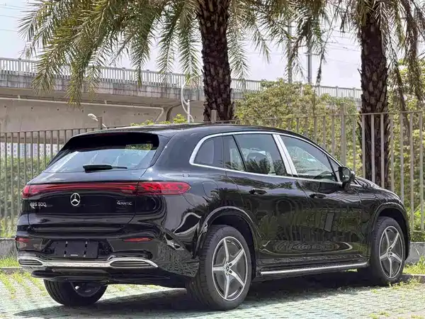 Mercedes-Benz EQS SUV 2026