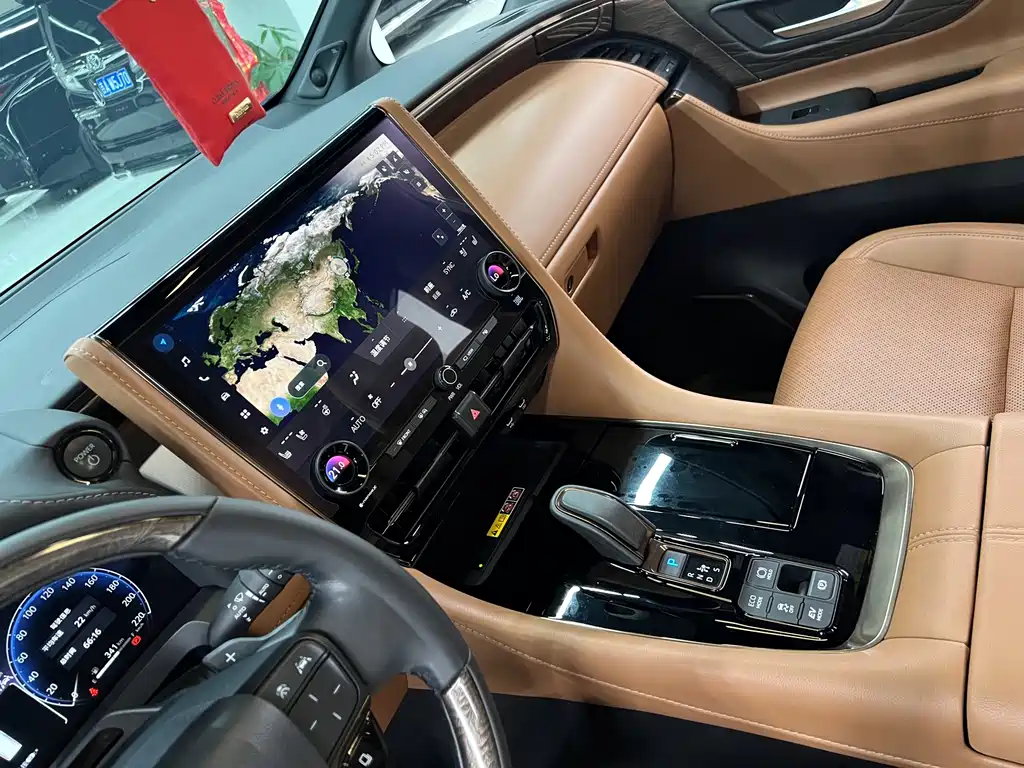 Toyota Alphard 2024 — фото 24