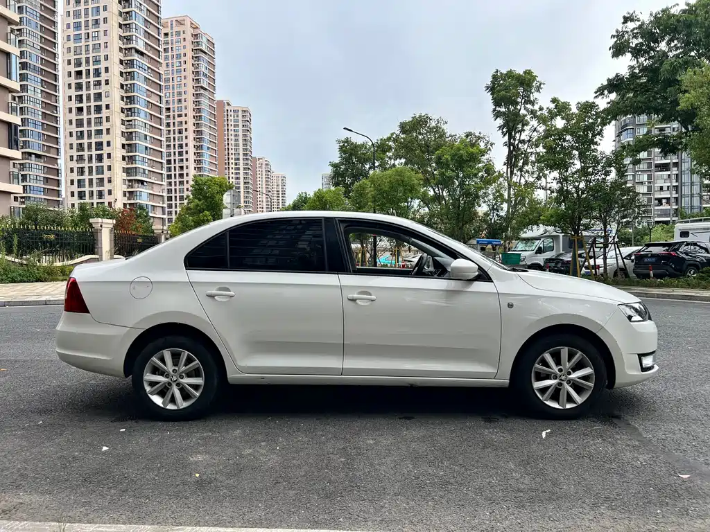 Skoda Rapid 2016 — фото 4