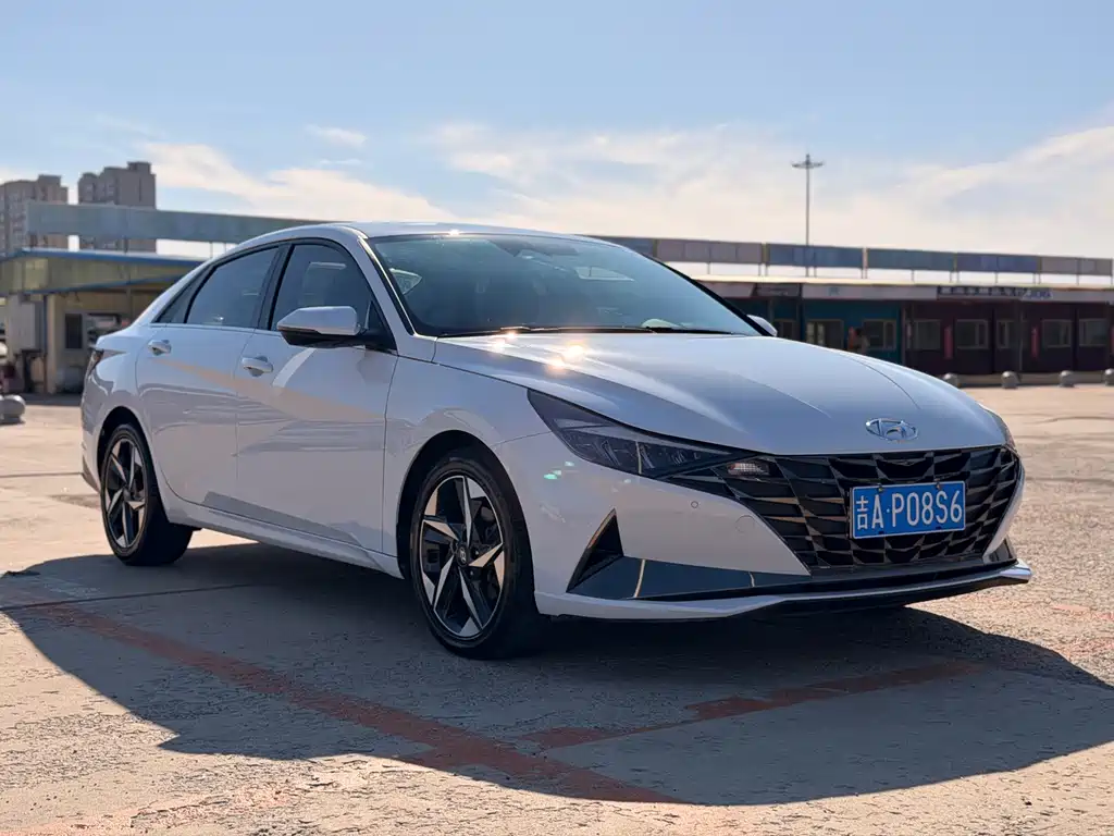 Hyundai Elantra 2022