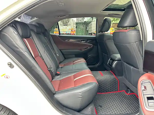 Toyota Crown 2017