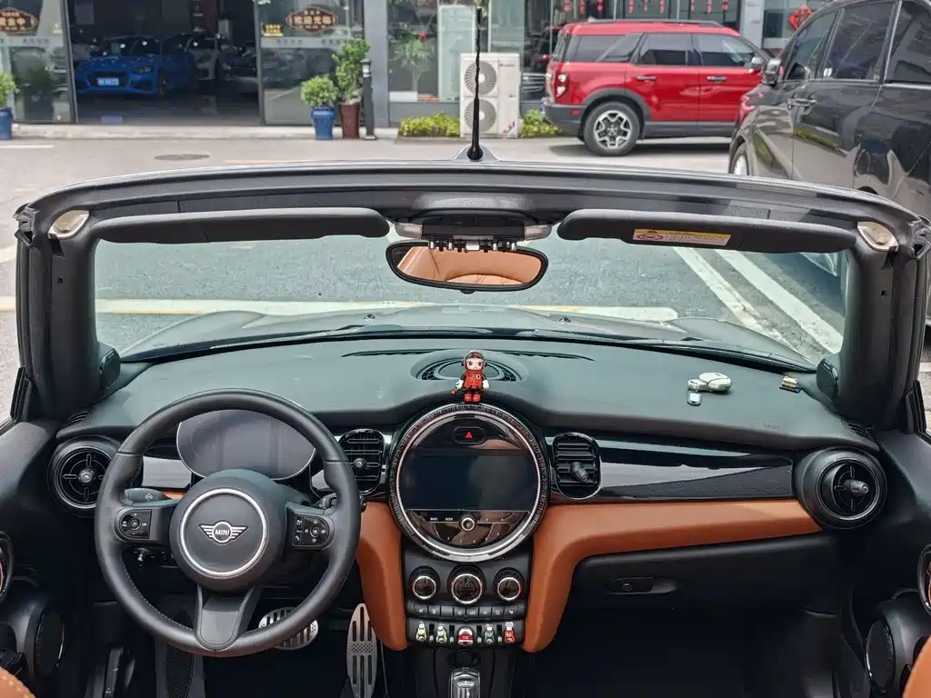 MINI MINI 2023