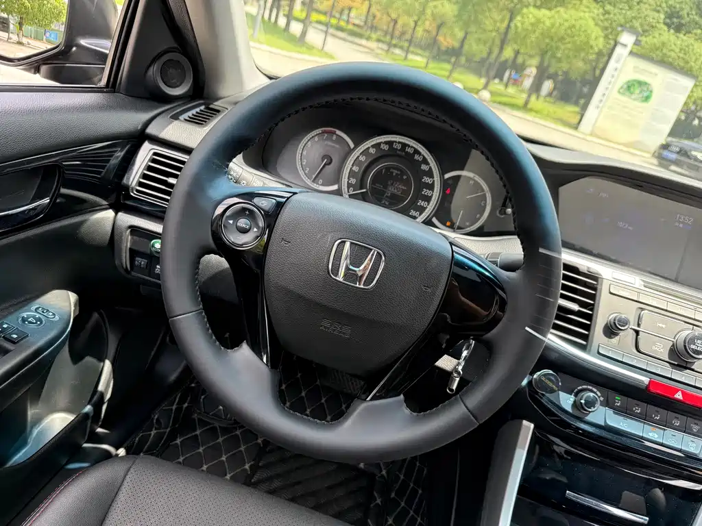 Honda Accord 2016 — фото 12