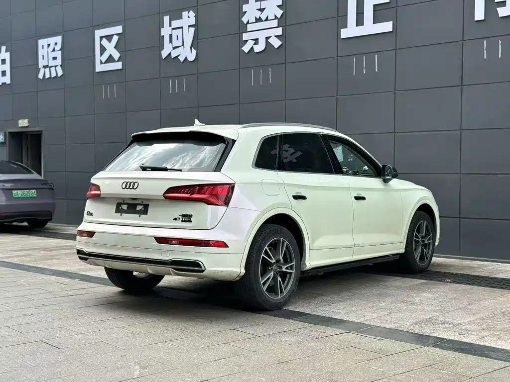 Audi Q5L 2018 — фото 8