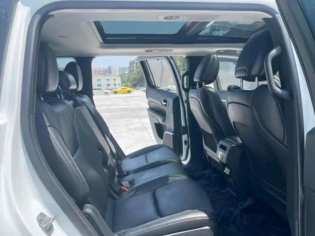Jeep Grand Commander 2018 — фото 10