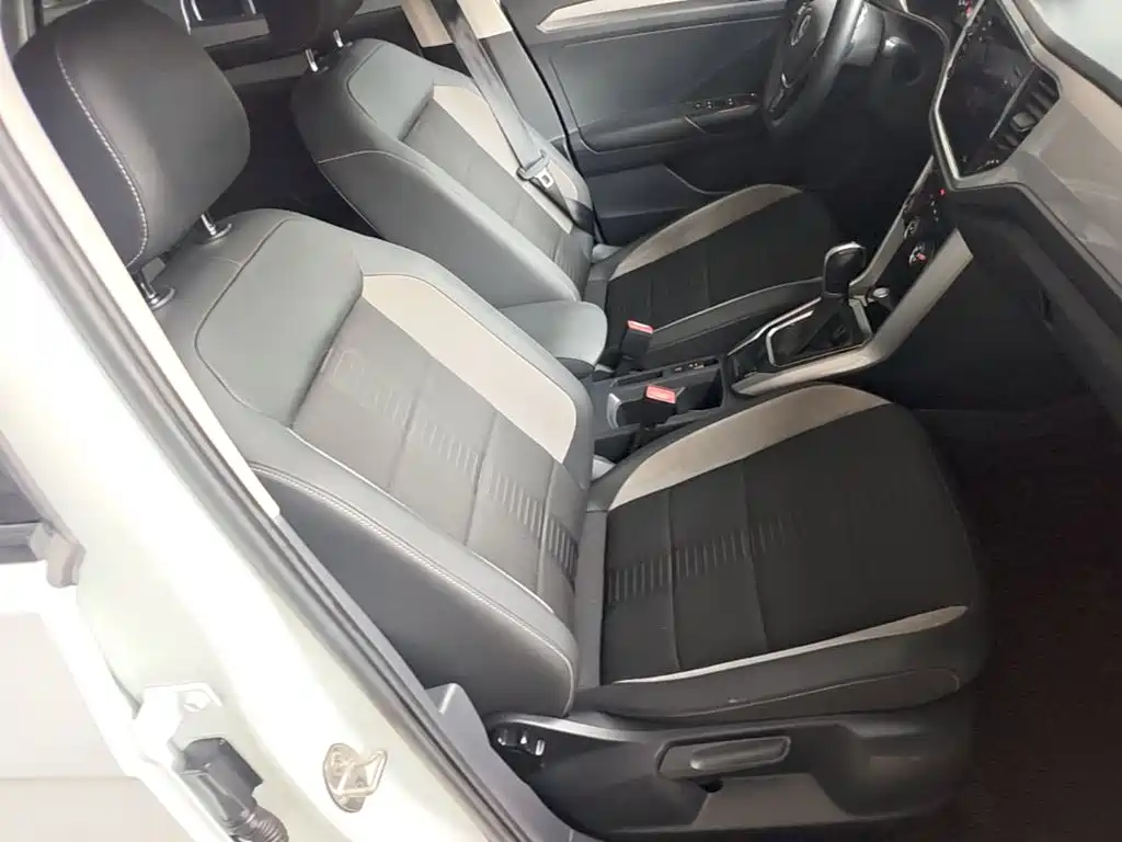 Volkswagen T-Roc 2023 — фото 25