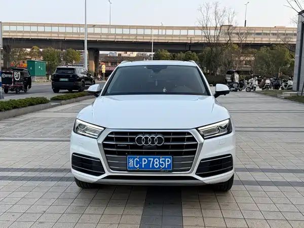 Audi Q5L 2020