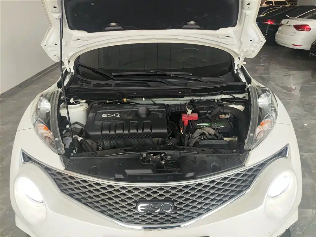 Infiniti ESQ 2015 — фото 20