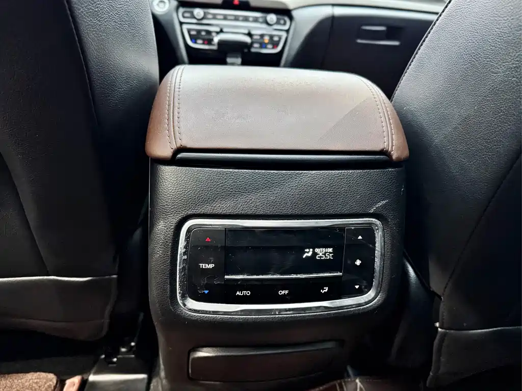 GAC Motor Trumpchi GS8 2017 — фото 18