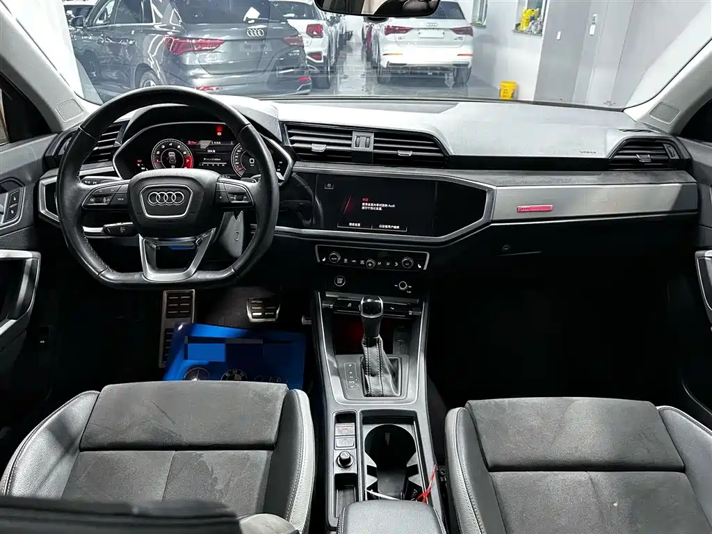 Audi Q3 2023 — фото 11